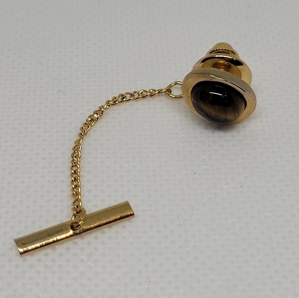 VINTAGE Men's Oval Gold Tone Tie Pin Tack With Tiger's Eye Detail